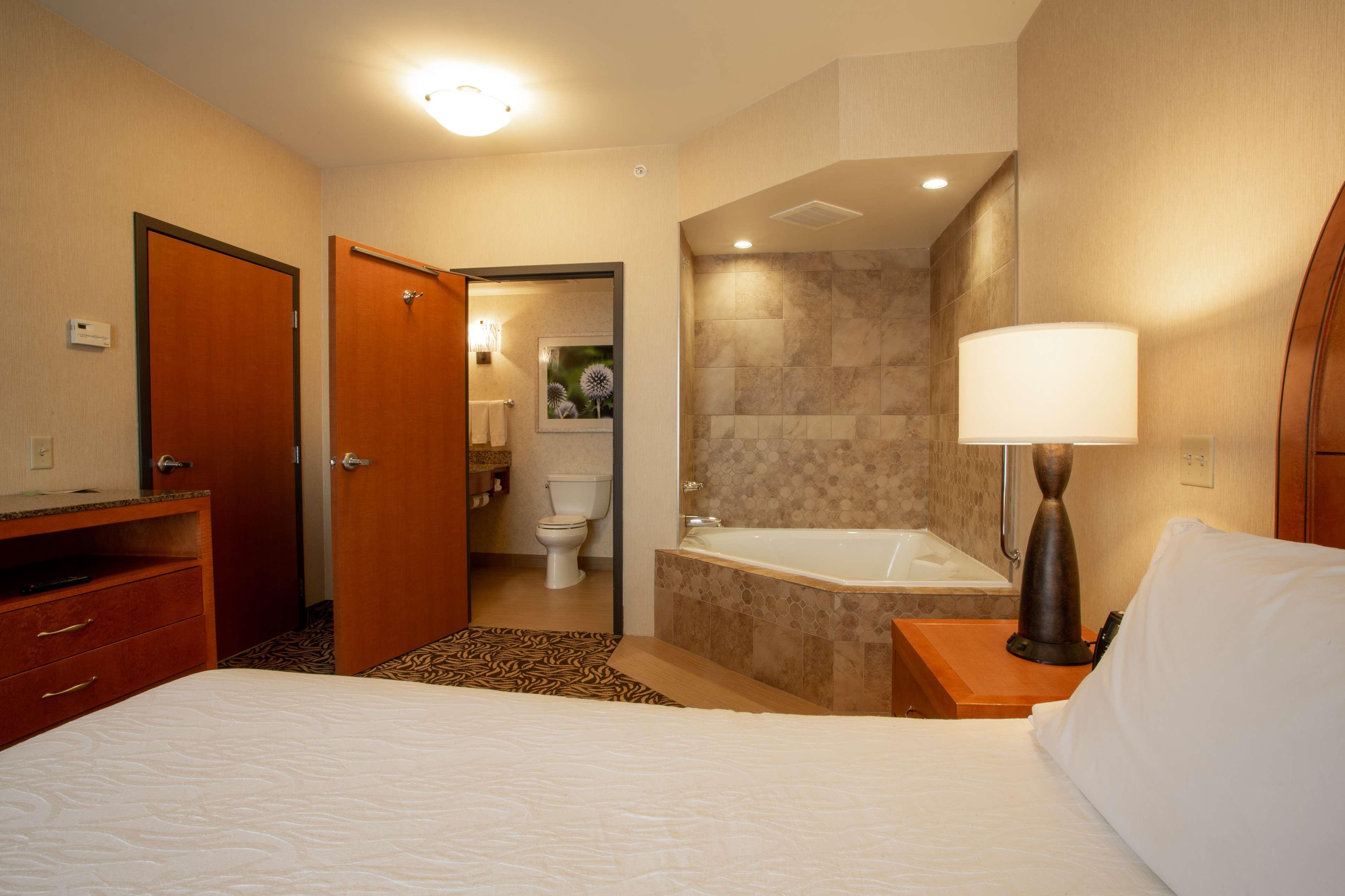 Hilton Garden Inn Cedar Falls Conference Center מראה חיצוני תמונה