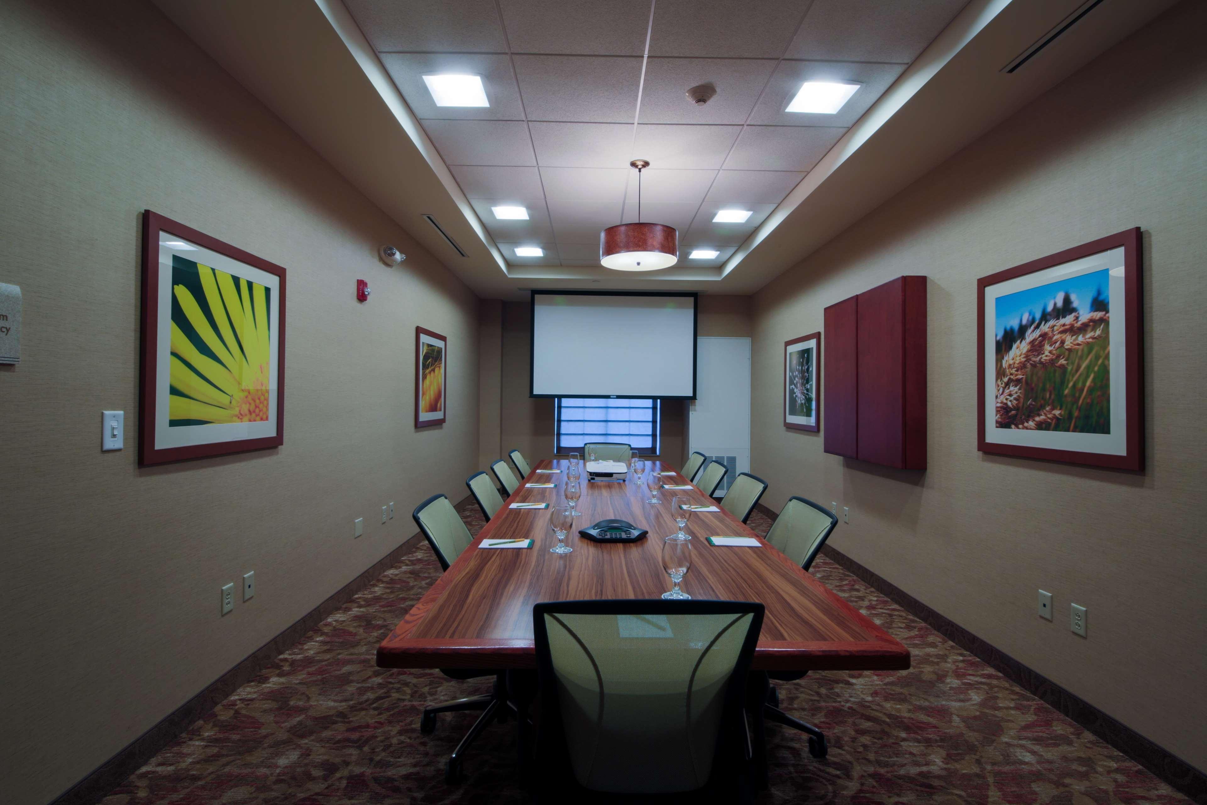 Hilton Garden Inn Cedar Falls Conference Center מראה חיצוני תמונה