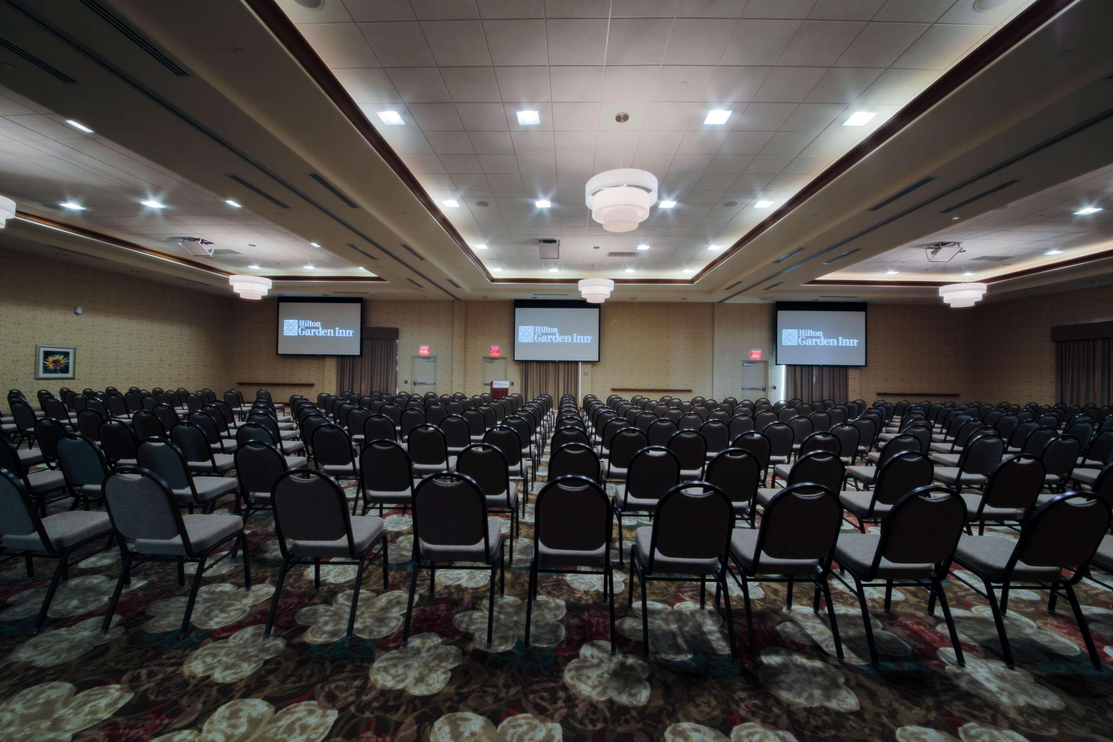 Hilton Garden Inn Cedar Falls Conference Center מראה חיצוני תמונה