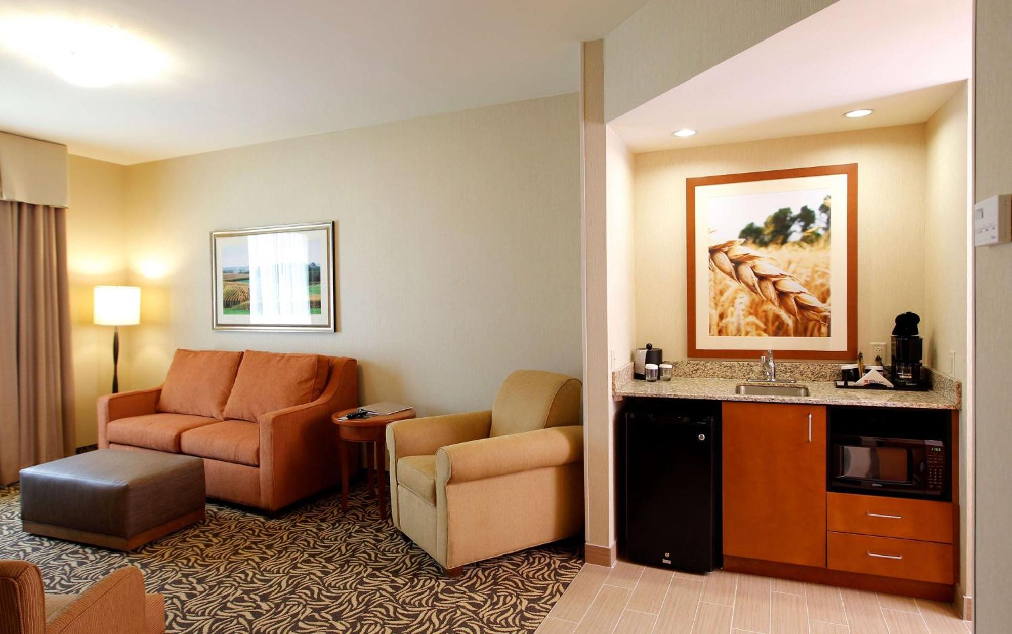 Hilton Garden Inn Cedar Falls Conference Center מראה חיצוני תמונה