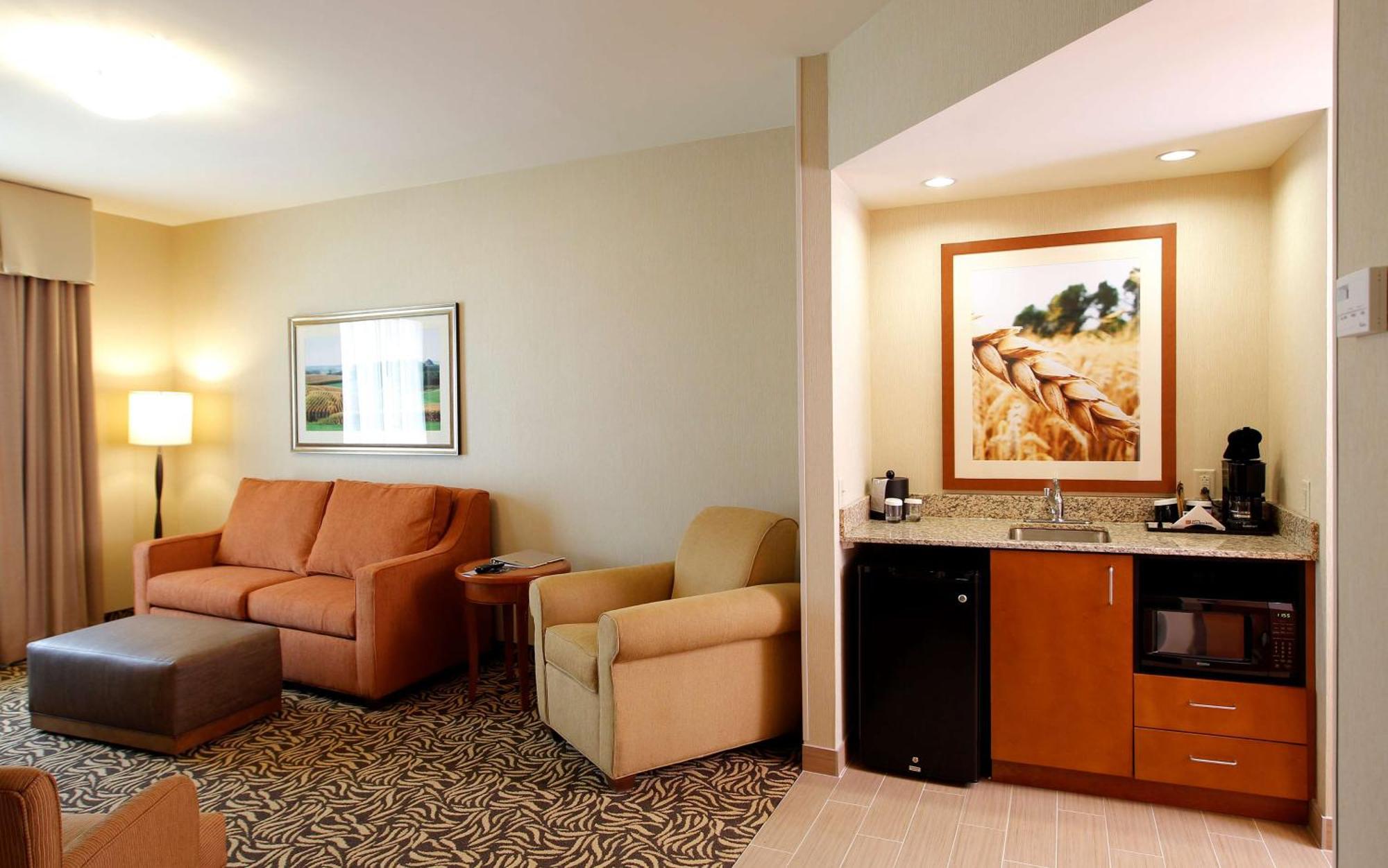 Hilton Garden Inn Cedar Falls Conference Center מראה חיצוני תמונה