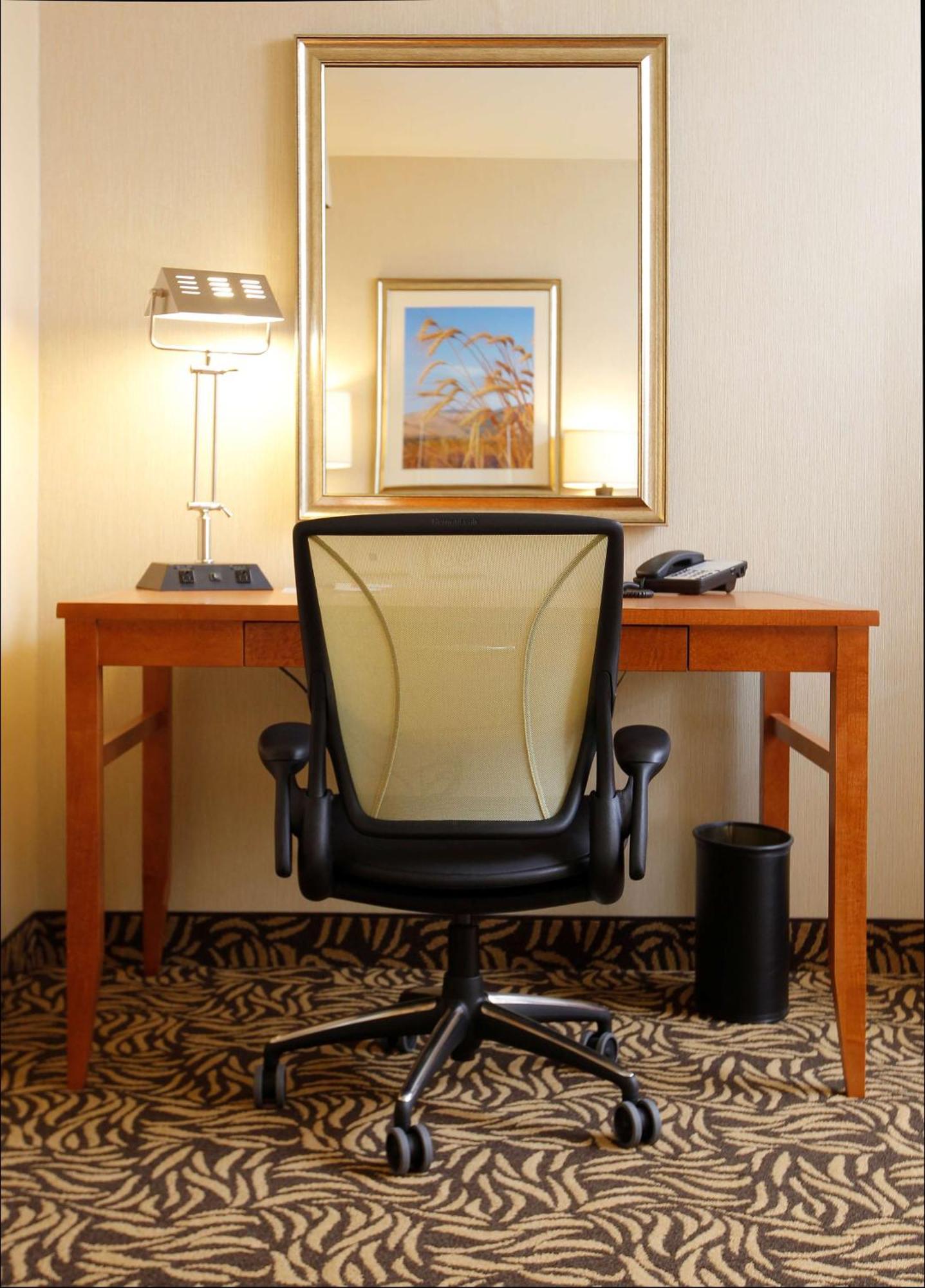 Hilton Garden Inn Cedar Falls Conference Center מראה חיצוני תמונה