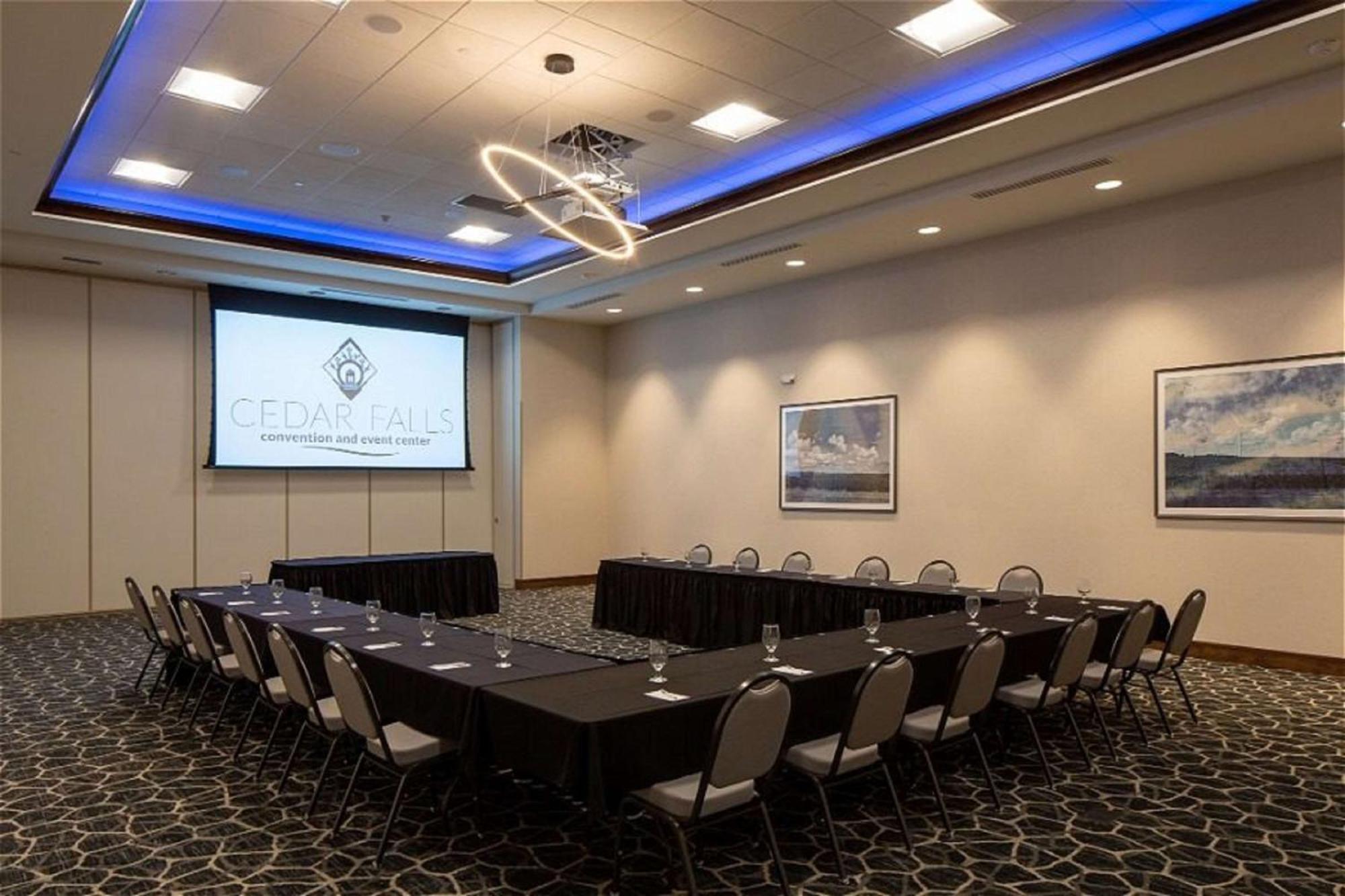 Hilton Garden Inn Cedar Falls Conference Center מראה חיצוני תמונה