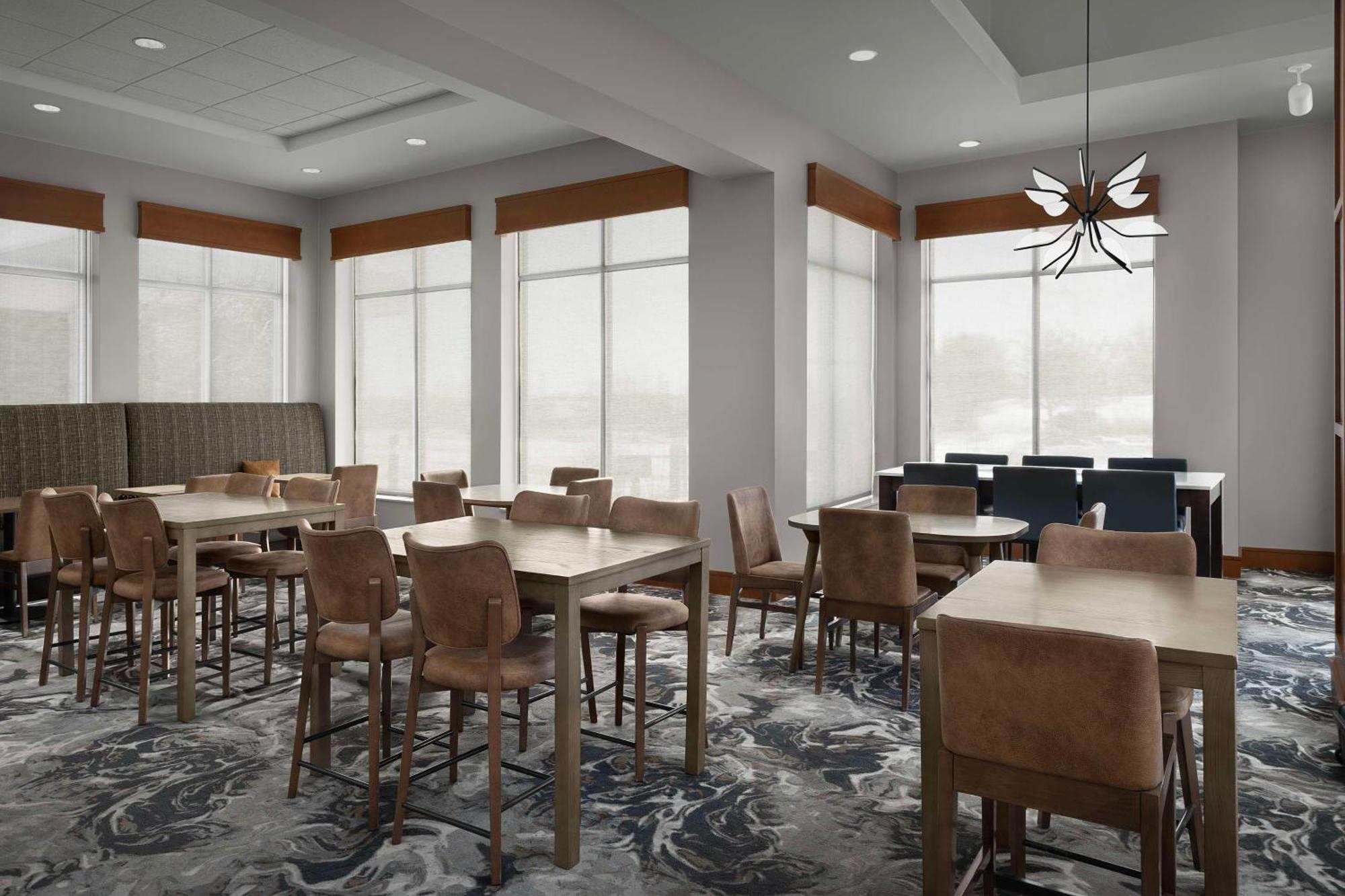 Hilton Garden Inn Cedar Falls Conference Center מראה חיצוני תמונה