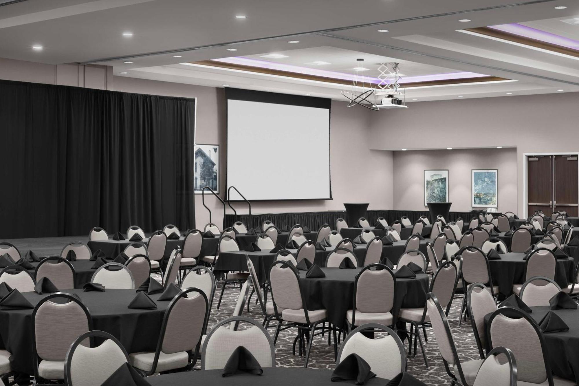 Hilton Garden Inn Cedar Falls Conference Center מראה חיצוני תמונה